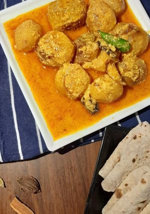कश्मीरी आलू दम(kashmiri aloo dum recipe in Hindi) रेसिपी मुख्य फोटो