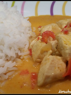 Una foto de Arroz con pollo al curry