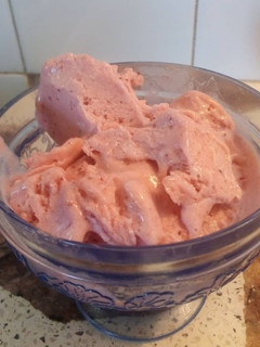 Una foto de Helado de frutillas