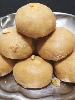 ஆரோக்கியமான கோதுமை மாவு லட்டு செய்முறை முக்கிய புகைப்படம்