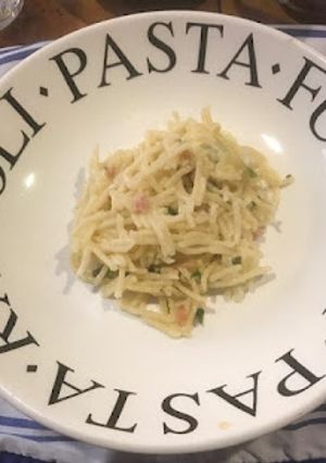 Una foto de SPAGHETTI CON TOCINO 🥓 Y QUESO 🧀