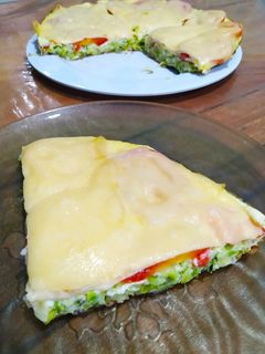 Una foto de Tortilla de zucchini tipo pizza