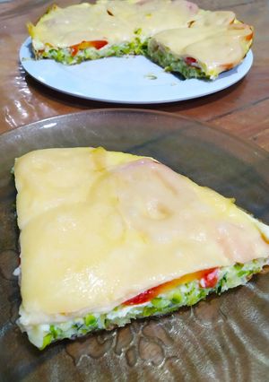 Una foto de Tortilla de zucchini tipo pizza