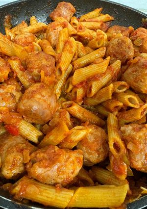 Una foto de Pasta con butifarra
