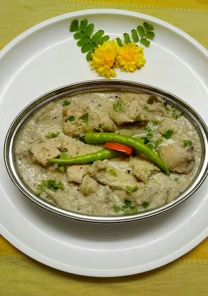 A picture of Safed murgh korma.