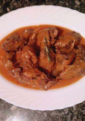 Foto principal de Conejo en salsa cebolla a la cerveza