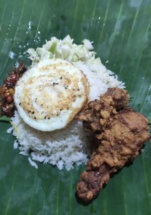 A picture of Nasi lemak chicken.