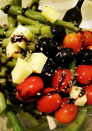Hình của món Salad đậu cove và phomai.