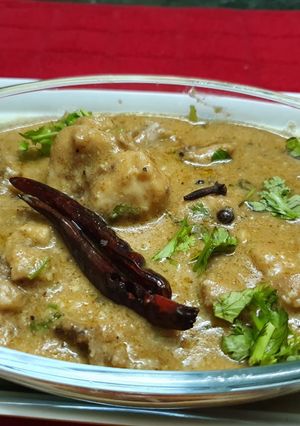 A picture of Shahi Chicken Rezala.