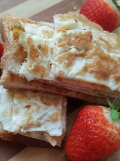 A picture of Fried Egg on Toast With Strawberries.