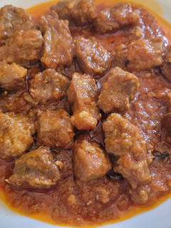 Una foto de Carne de cerdo guisada, con una salsa a mi manera