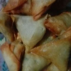 A picture of Cheesey chicken smosa.
