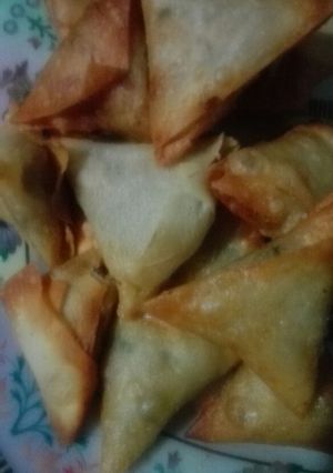 A picture of Cheesey chicken smosa.