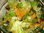 Una foto de ensalada de rúcula