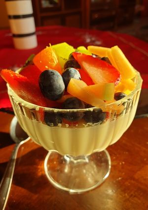 รูปของ เต้าฮวยฟรุ๊ตสลัด (milk pudding with fruit salad)