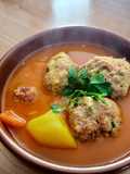 Caldo con pelotas