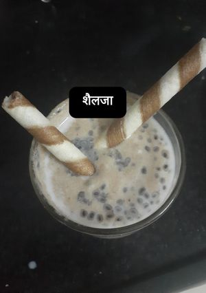 चीकू शेक विद चीया सीड्स (Chiku shake with chia seeds recipe in Hindi)                रेसिपी मुख्य फोटो
