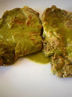 Una foto de Chuletas de cerdo con salsa de perejil
