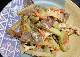 เห็ดหูหนูผัดฟักแม้วใส่ไข่ | Stir-Fried Wood Ear Mushrooms with Chayote and Egg