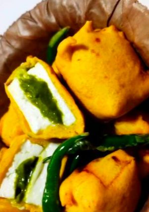 A picture of Paneer Pakora.