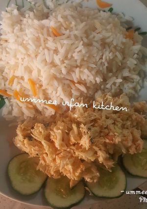 A picture of White rice n simple coleslow.
