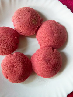 பீட்ரூட் இட்லி (Beetroot Idli Recipe in TAmil) செய்முறை முக்கிய புகைப்படம்