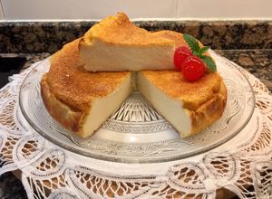 Foto principal de Tarta de queso fresco (o ricotta), manzana y Baileys