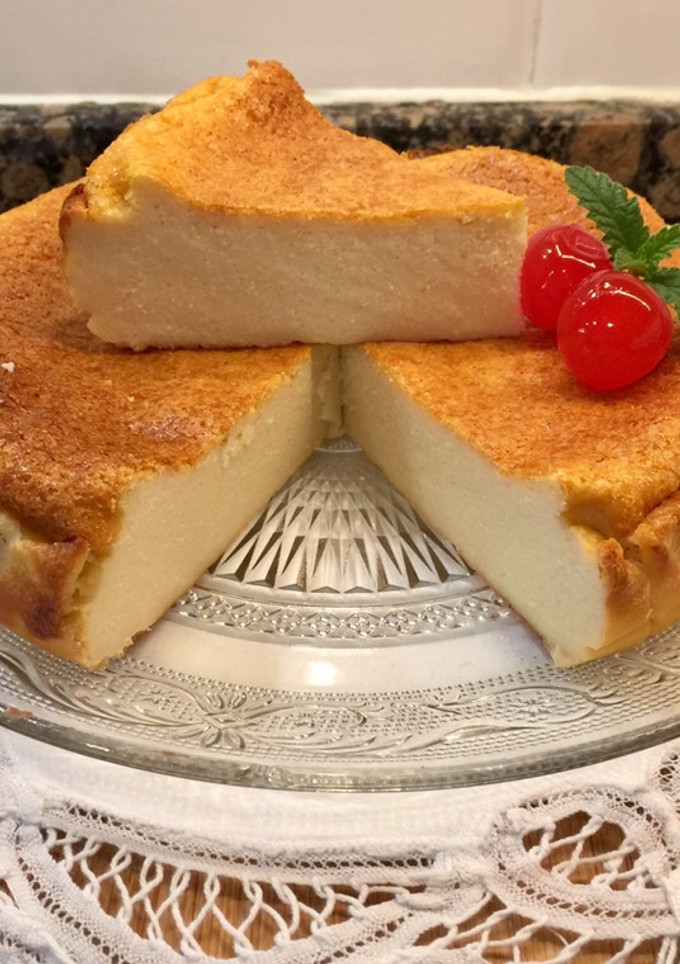 Una foto de Tarta de queso fresco (o ricotta), manzana y Baileys