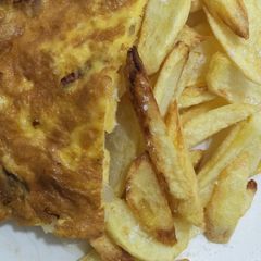 A picture of Fried eggs with chips.