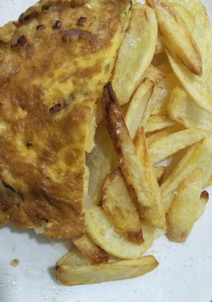 A picture of Fried eggs with chips.