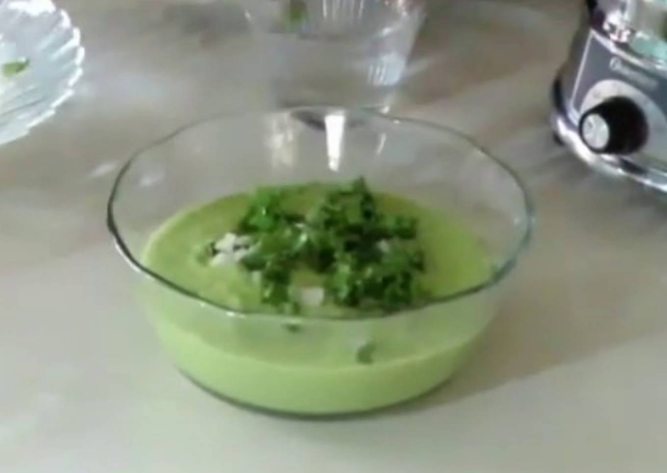 Salsa verde con aguacate