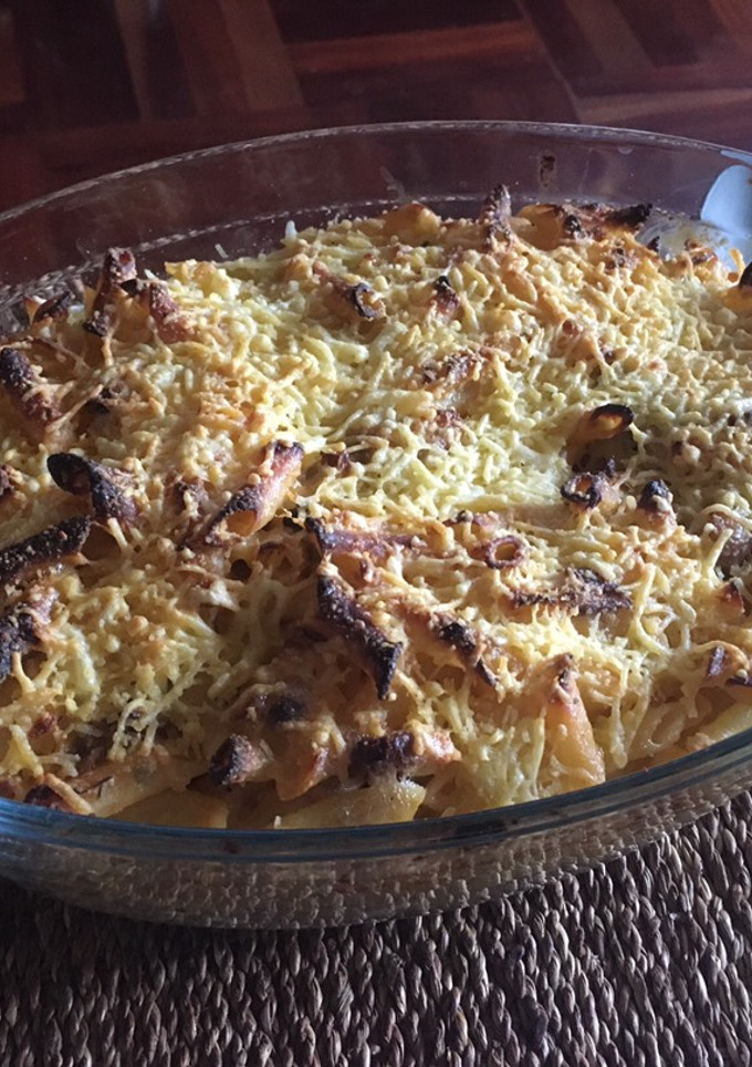 Una foto de Macarrones con salsa de champiñones gratinados con queso