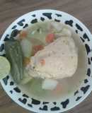 Caldo de pollo con verdura y arroz