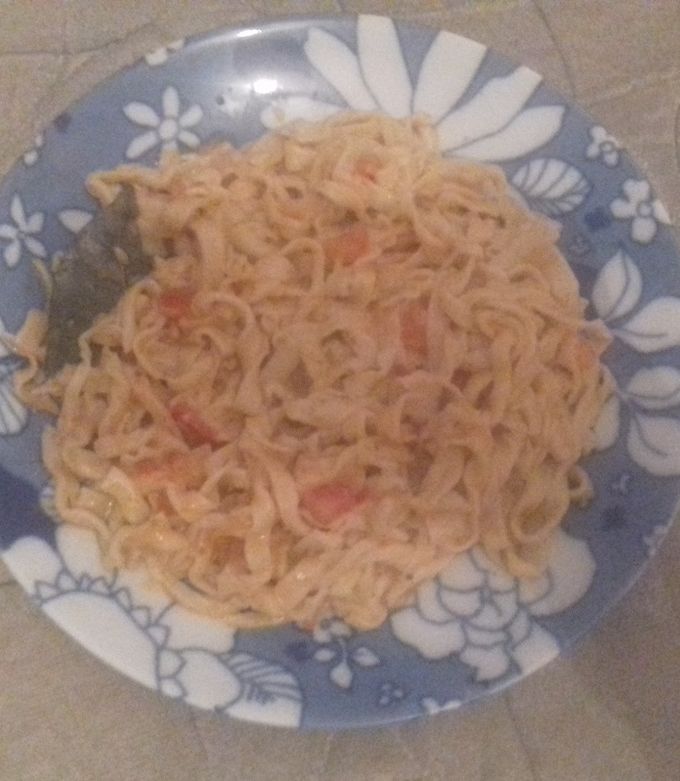 Una foto de Masa tradicional para fideos con una salsa simple de tomate