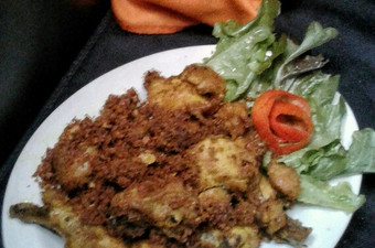 Bagaimana Membuat Ayam goreng gurih Praktis