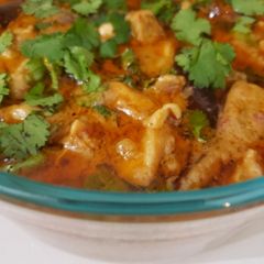 A picture of Thai Peanut Chicken Curry.