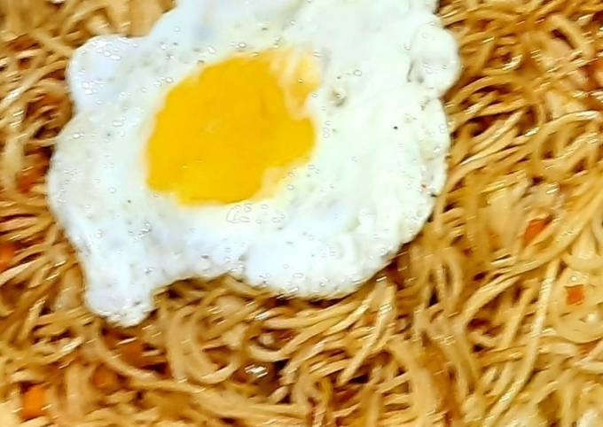 Egg chicken noodles