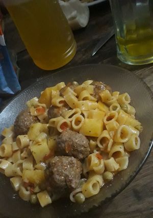 Una foto de Guiso con albóndigas