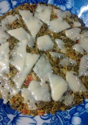 Una foto de Tortilla de espinaca, tomate y queso parmesano