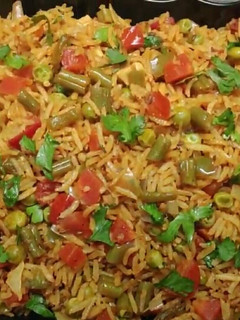 બ્રાઉન રાઈસ વેજીટેબલ પુલાવ (Brown Rice Vegetable Pulao Recipe In Gujarati) રેસીપી મુખ્ય ફોટો