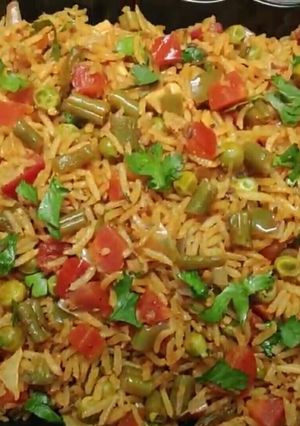 બ્રાઉન રાઈસ વેજીટેબલ પુલાવ (Brown Rice Vegetable Pulao Recipe In Gujarati) રેસીપી મુખ્ય ફોટો