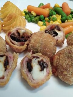 Baconbe tekert aszalt szilva rántva recept fotója