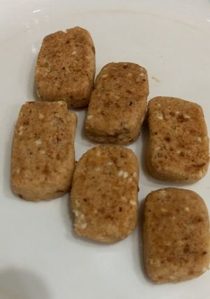 A picture of Diet biscuits with brown sugar, sesame, flex seed 🧇 🧇.