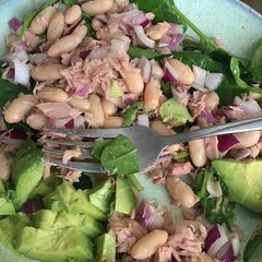A picture of Tuna butter bean salad.