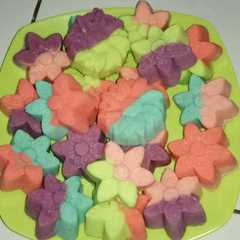 Bolu Bunga Rainbow Kukus রেসিপির প্রধান ছবি