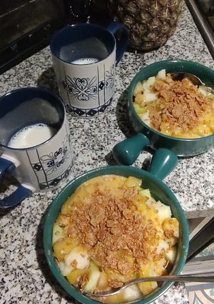 Una foto de Frutas blancas con yogurt y cereales