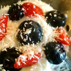 Yogurt parfait with berries n oats😍 A picture of Yogurt parfait with berries n oats😍.