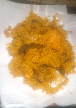 A picture of Handi chicken biryani (claypot cooking).