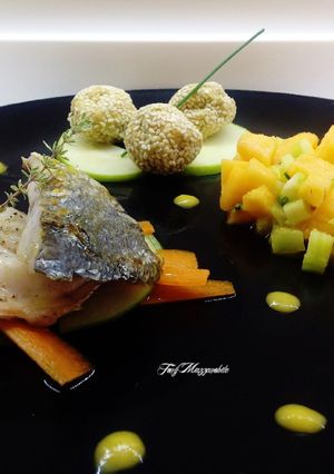 Foto di Ombrina su gelatina di limone, polpettine di ombrina e insalatina di melone e sedano