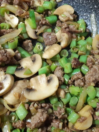 Cara Sederhana Menyiapkan Resep  Tumis buncis jamur dengan daging cincang yang Sempurna, Bikin Ketagihan